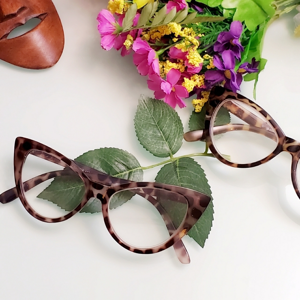 Giraffe Print Cat Eye Reader - Picture 6 of 7